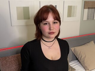 Lj shows MiaLacrice